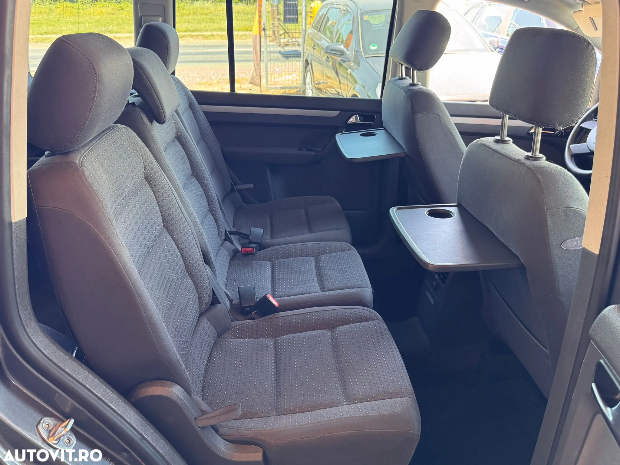 Volkswagen Touran 1.6 FSI Trendline - 10