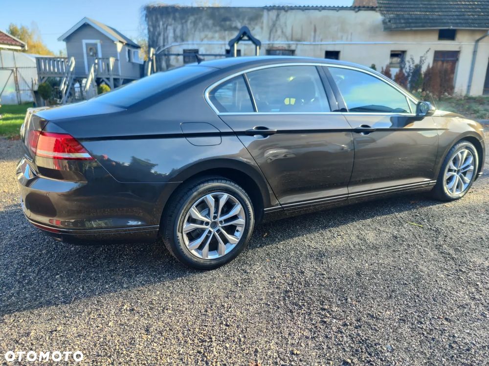 Volkswagen Passat - 16