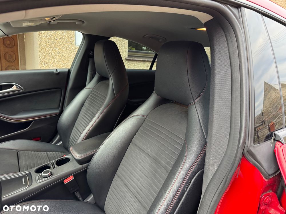 Mercedes-Benz CLA 220 4-Matic AMG Line - 9