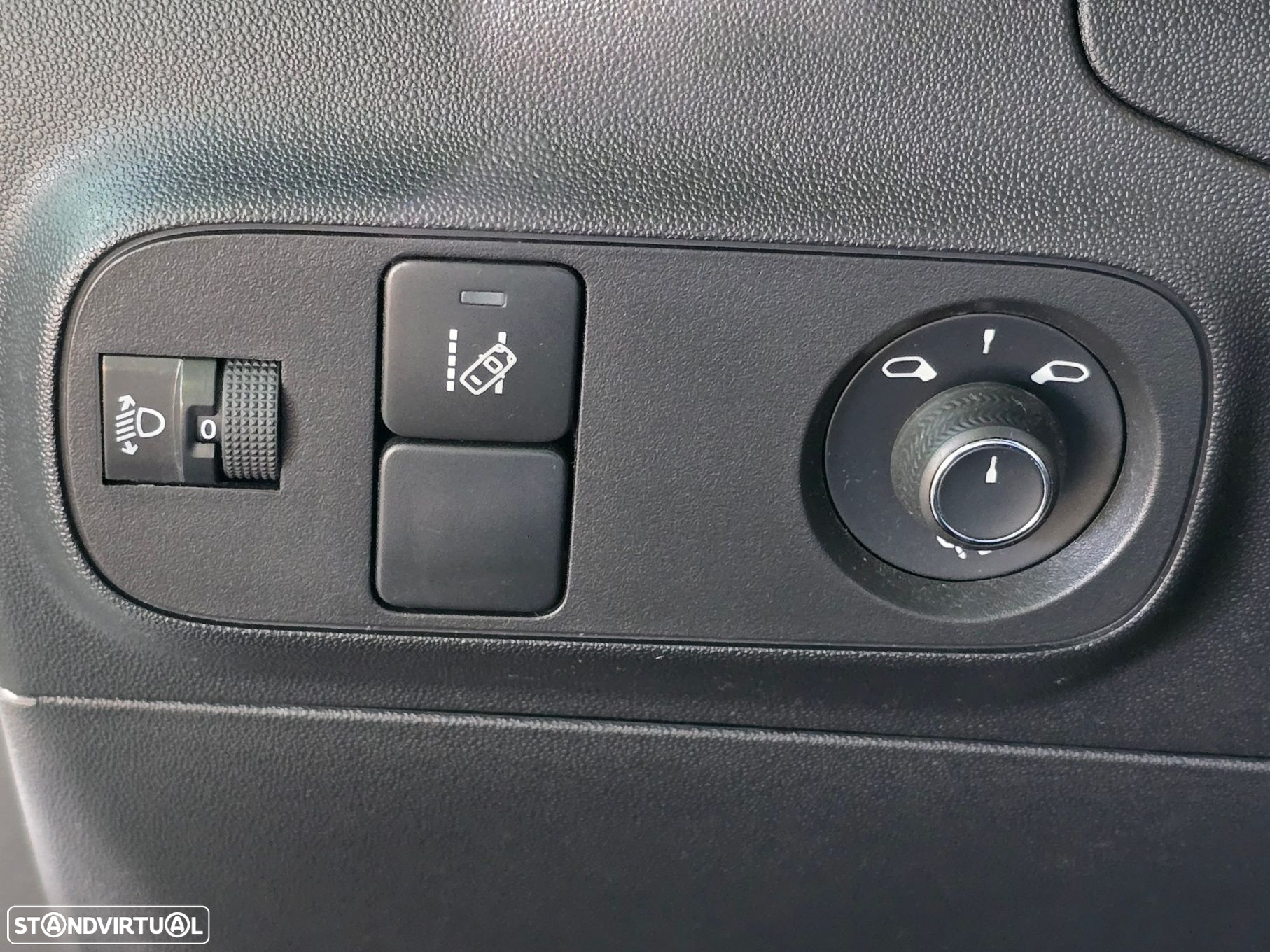 Citroën C3 1.2 PureTech Shine EAT6 - 19