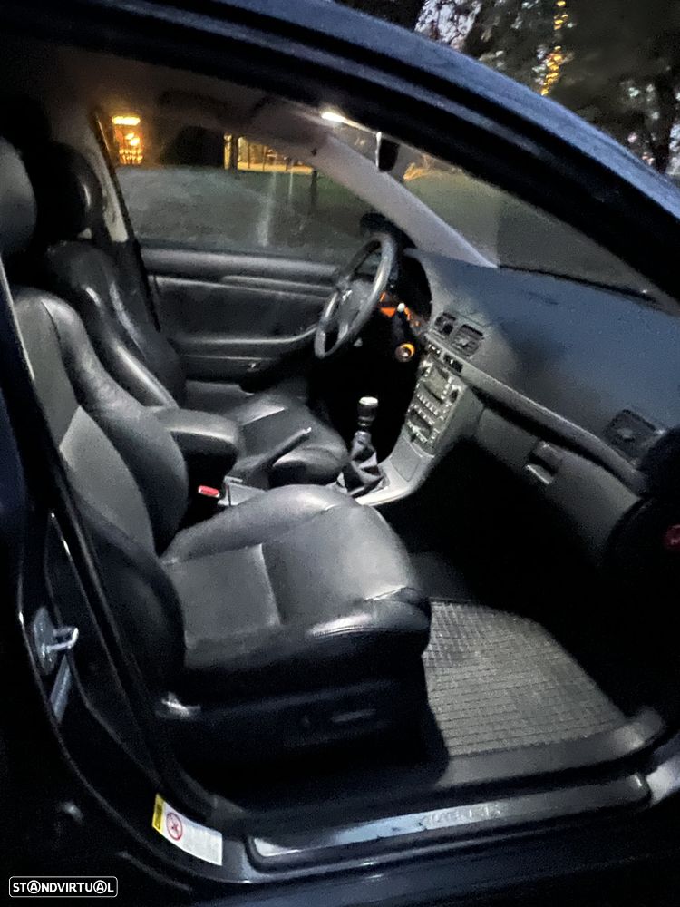 Toyota Avensis SW 2.2 D-4D - 12