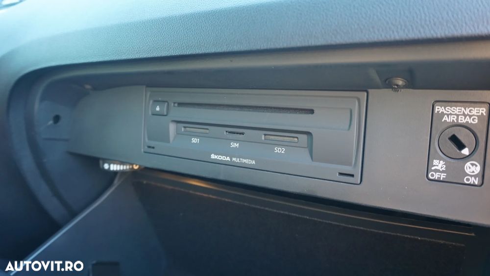 Skoda Octavia 2.0 TDI DSG RS - 36