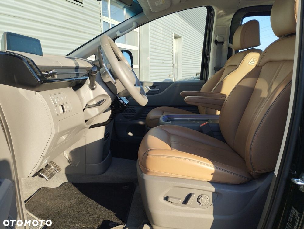 Hyundai Staria 1.6 T-GDI HEV Luxury - 10