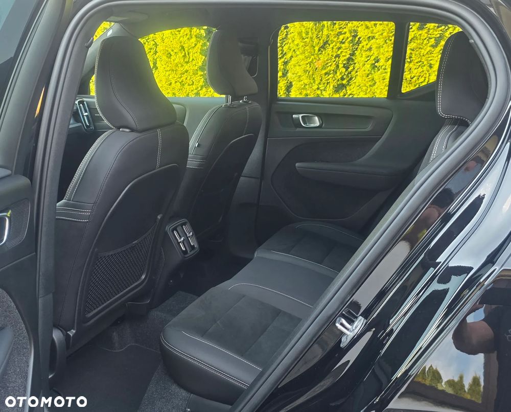 Volvo XC 40 B4 Plus Black Edition - 29