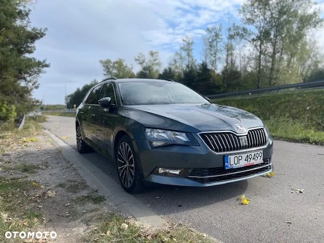 Skoda Superb Combi 2.0 TDI DSG Ambition - 4