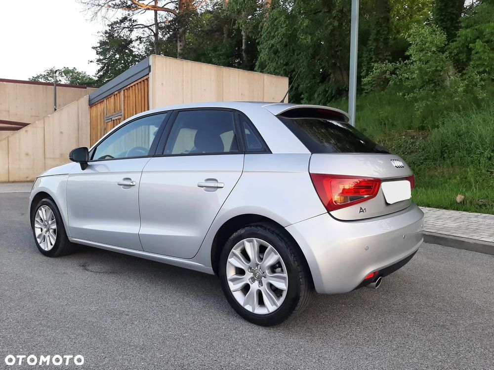 Audi A1 Sportback 1.6 TDI S tronic Ambition - 9