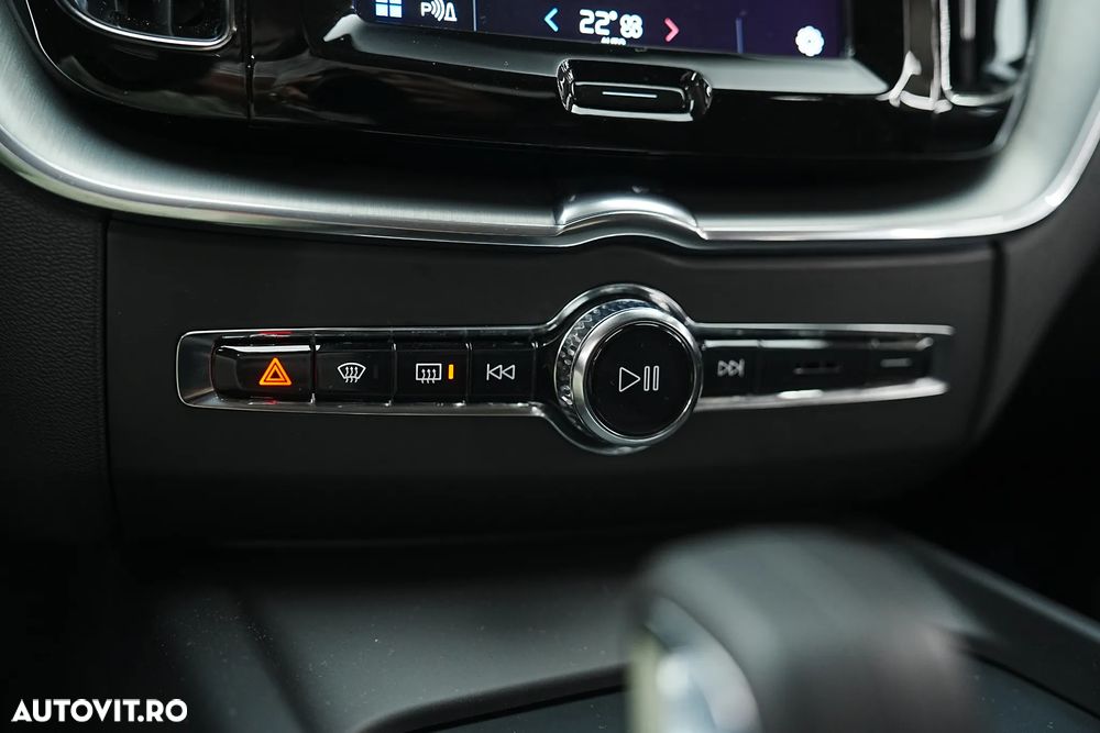 Volvo XC 60 B4 D AWD Geartronic Momentum Pro - 34