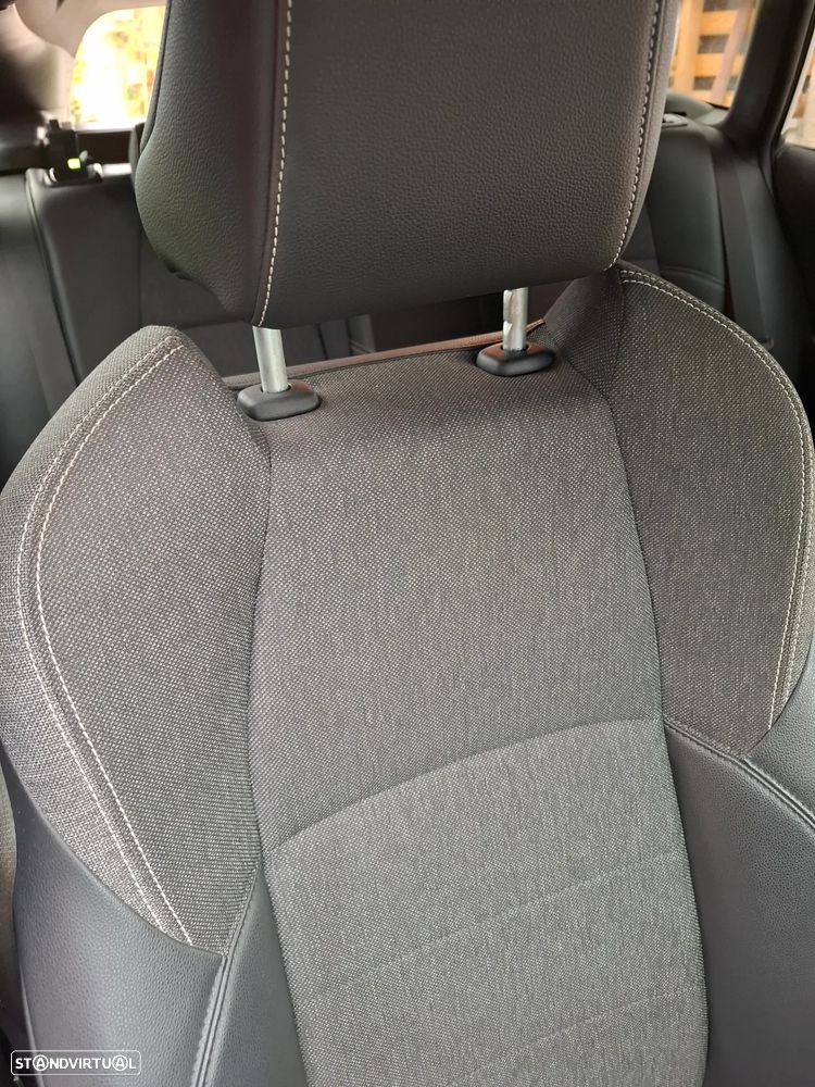 Toyota Corolla Touring Sports 1.8 Hybrid Comfort+P.Sport - 32