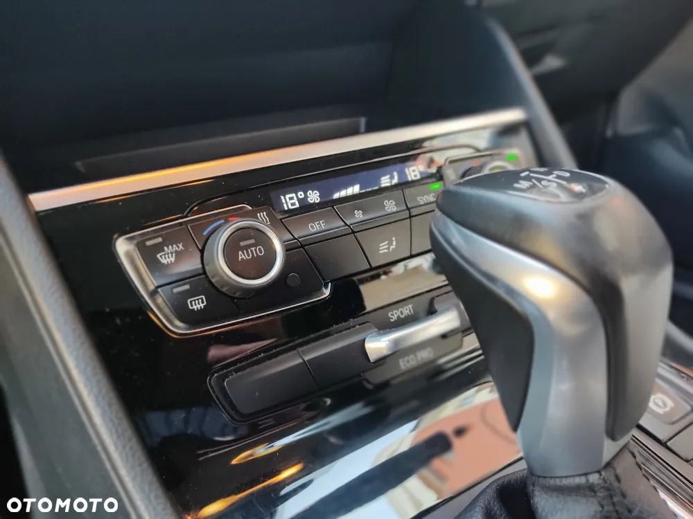 BMW Seria 2 218d - 21