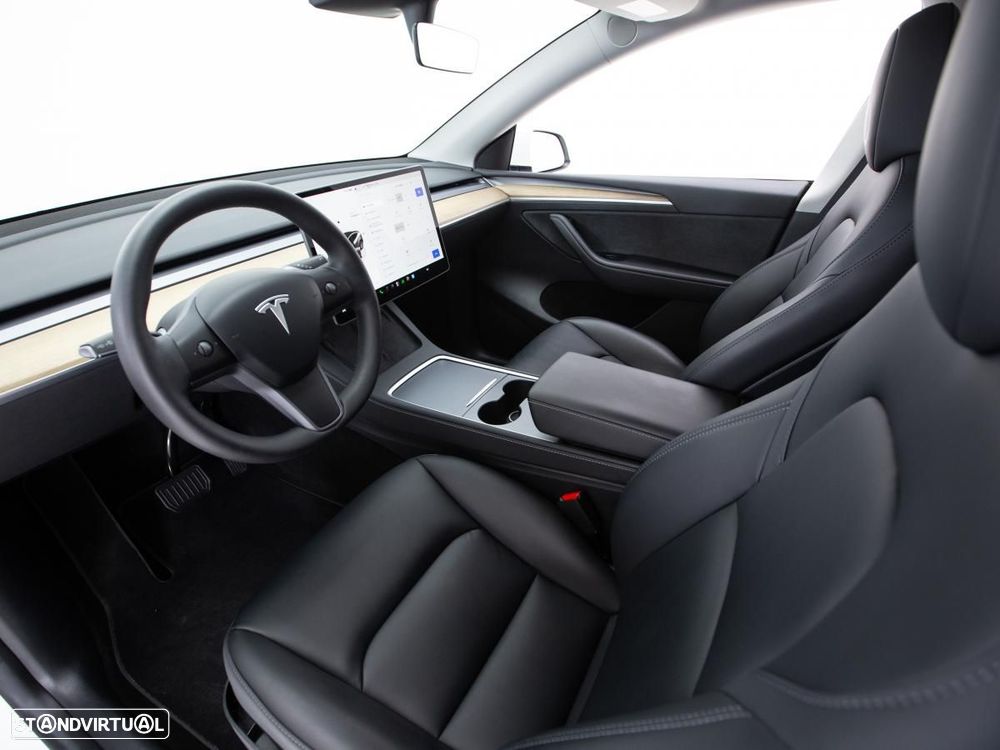 Tesla Model Y Long Range Dual Motor AWD — fotografia 8