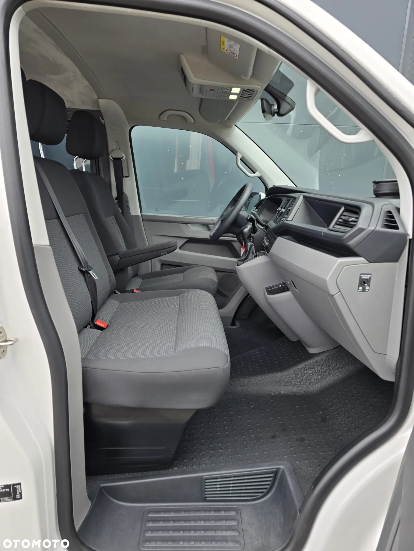 Volkswagen Transporter Kombi T6.1 TDI L2H1 DSG - 10