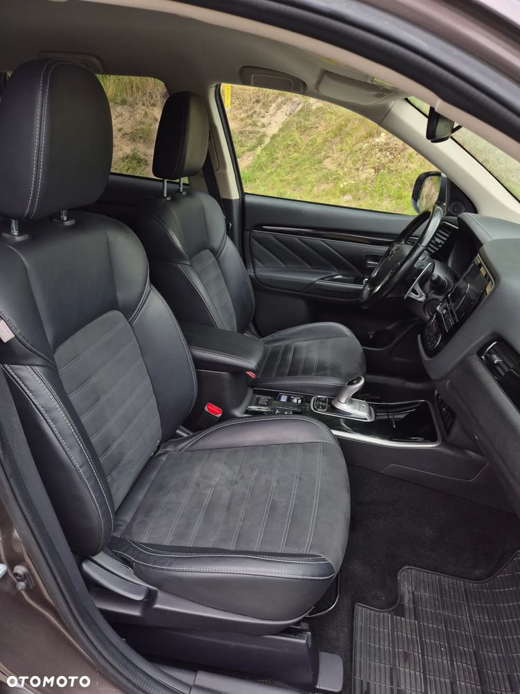 Mitsubishi Outlander - 24