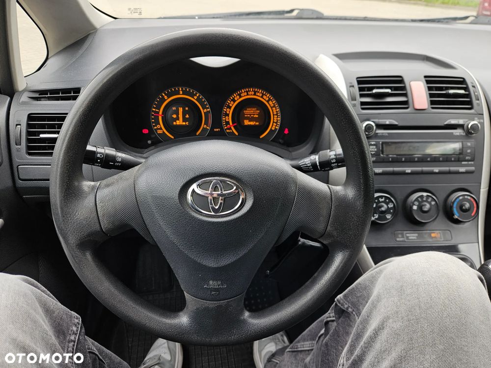 Toyota Auris 1.4 D-4D Luna - 16