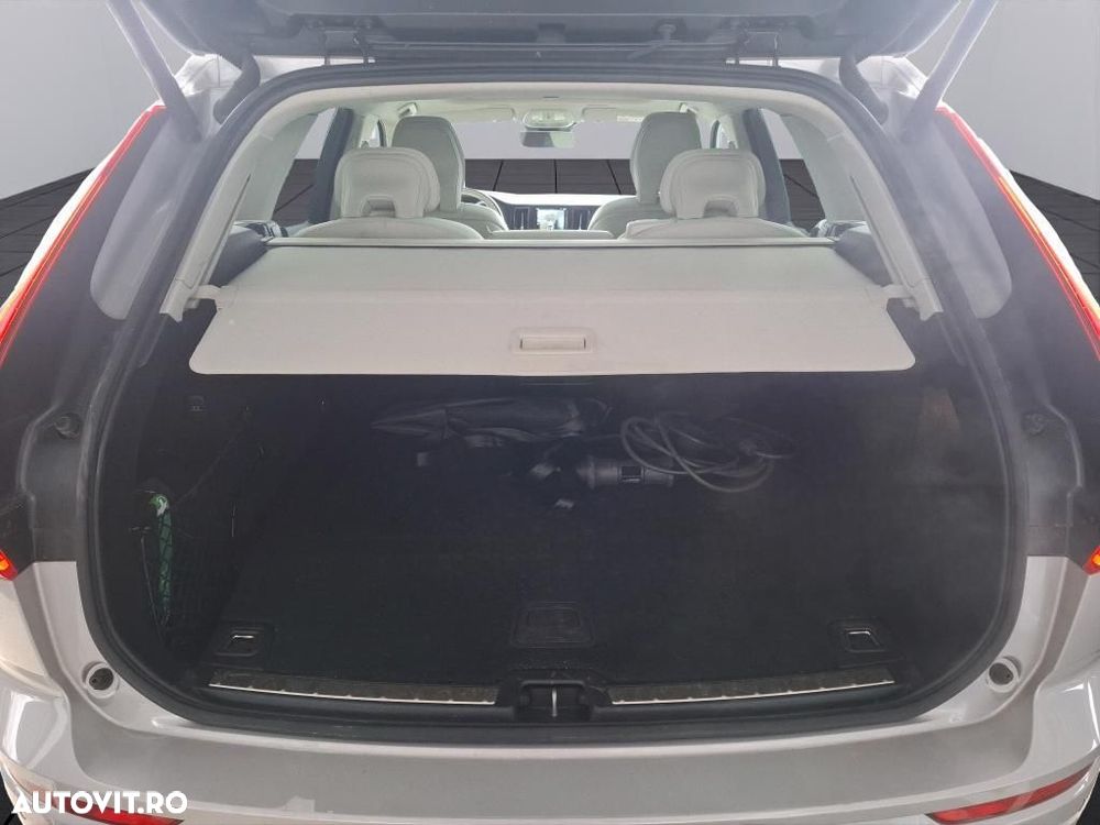 Volvo XC 60 T6 AWD Recharge Plus Bright - 9