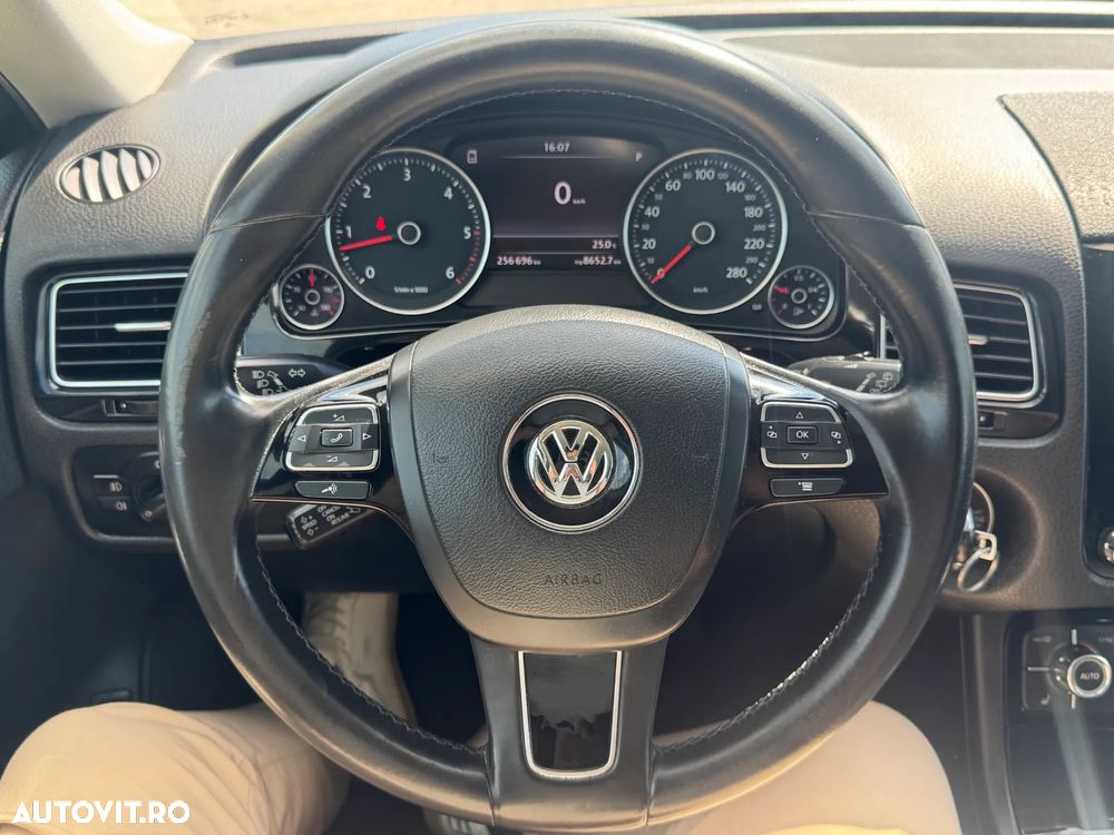 Volkswagen Touareg 3.0 V6 TDI BMT - 11