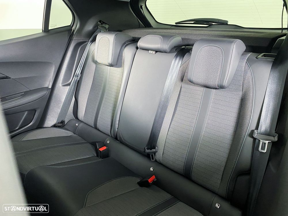 Peugeot 2008 1.2 PureTech Allure Pack EAT8 - 18