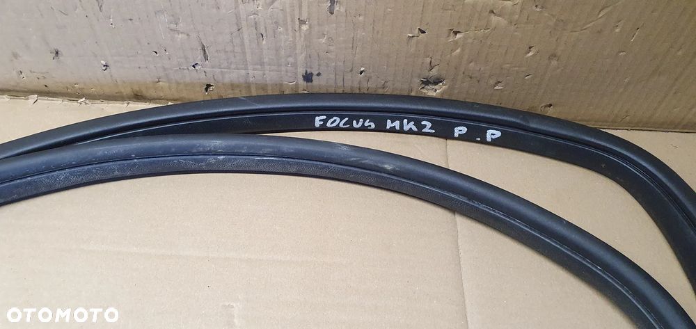 Uszczelka klapy bagażnika tył tylna Ford Focus MK2 Lift Kombi - 3
