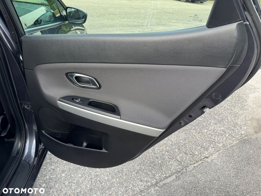 Kia Ceed 1.6 GDI ISG Platinum Edition - 27