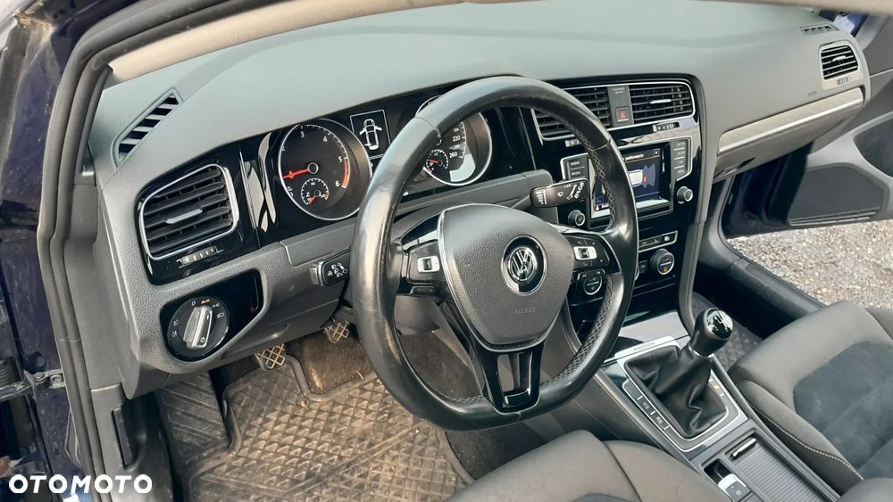 Volkswagen Golf - 8