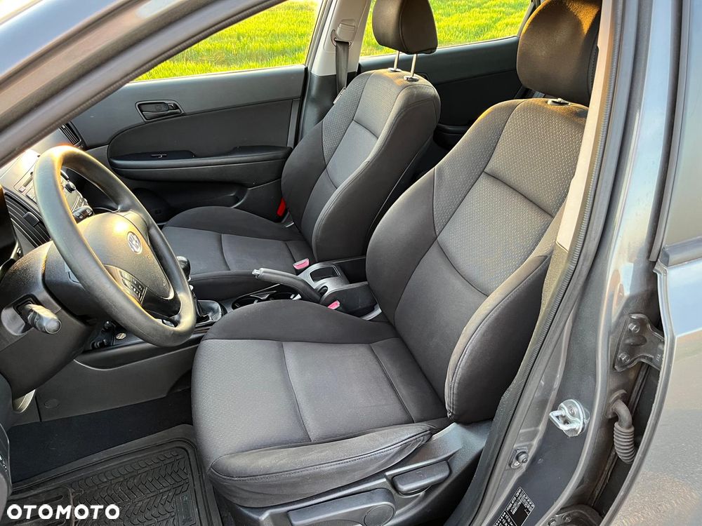 Hyundai i30 1.4 Base + - 38