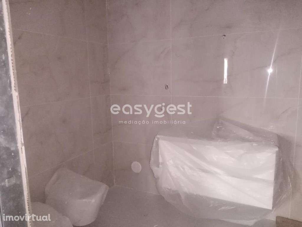 Excelente T2 novo em condomínio fechado na cidade da Covilhã - Grande imagem: 3/4