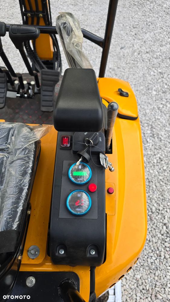 Inny Minikoparka HT15PRO - 10