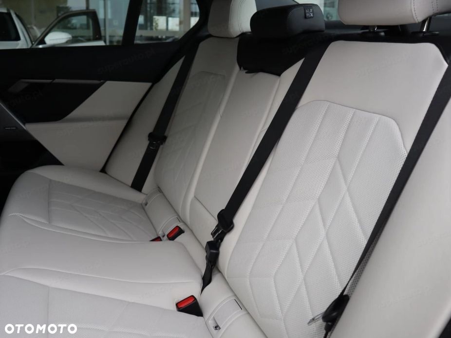 BMW i5 - 13