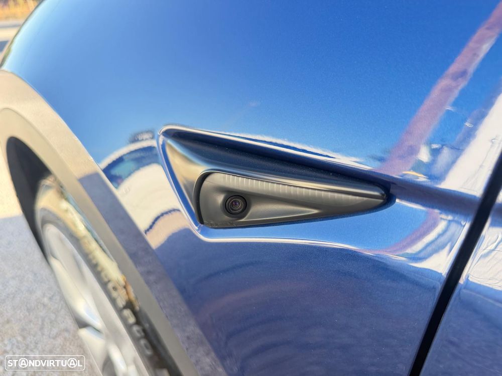 Tesla Model Y Long Range Dual Motor AWD - 8