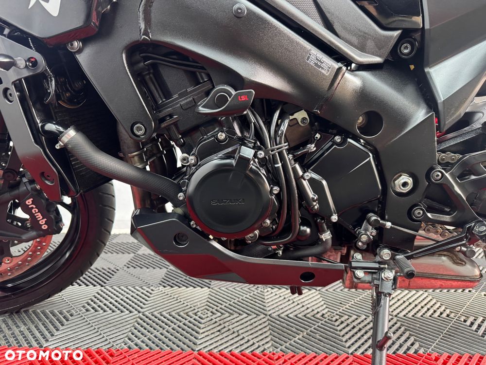 Suzuki GSX - 16