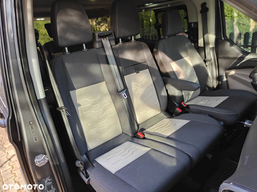 Ford Tourneo Custom - 39