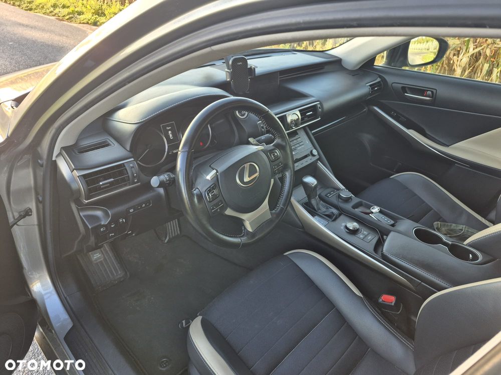 Lexus IS 200t / 300 Prestige - 7