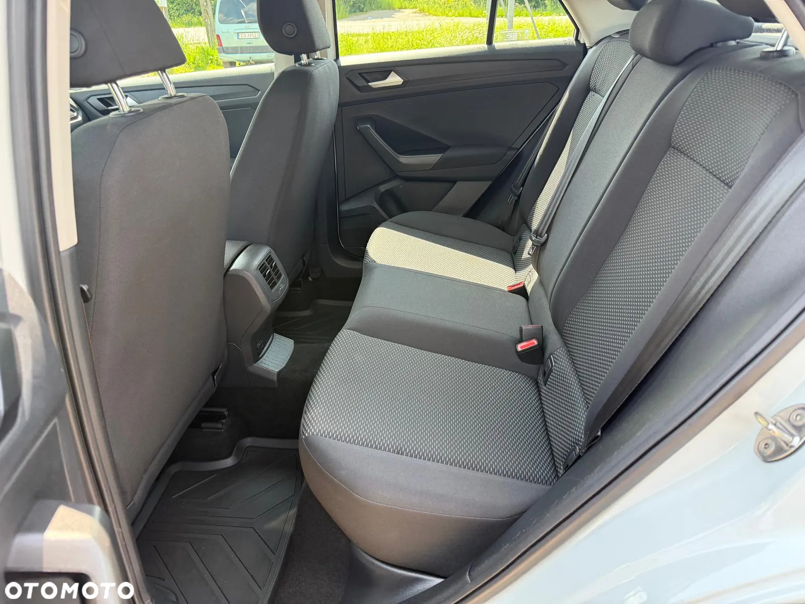 Volkswagen T-Roc 1.0 TSI Advance - 21