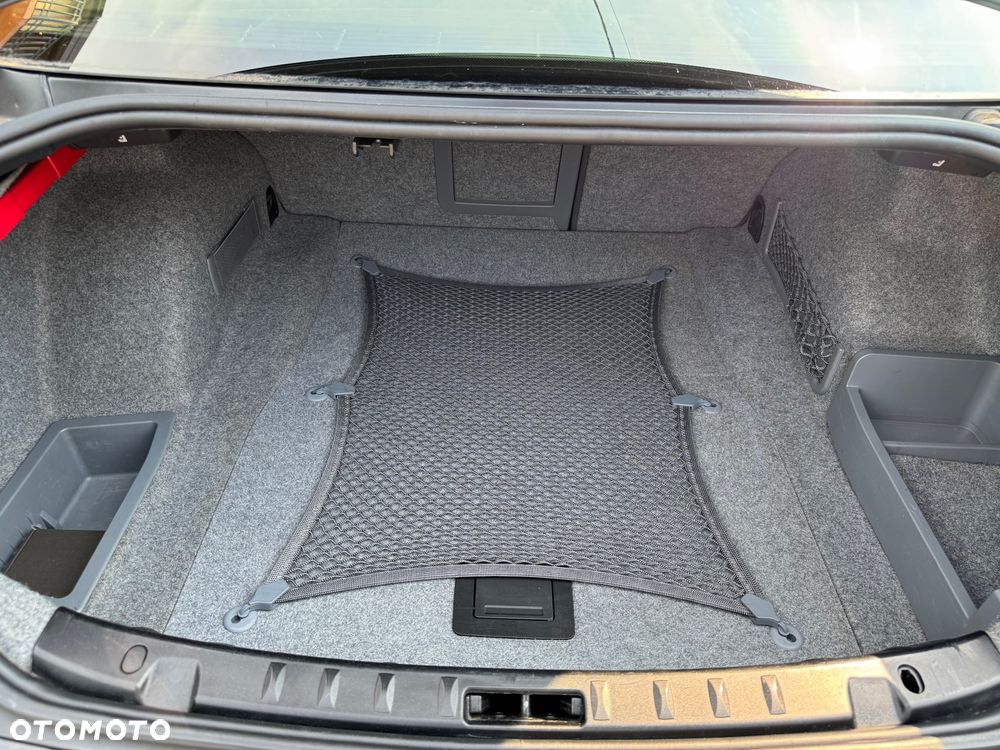 BMW Seria 3 320i - 32