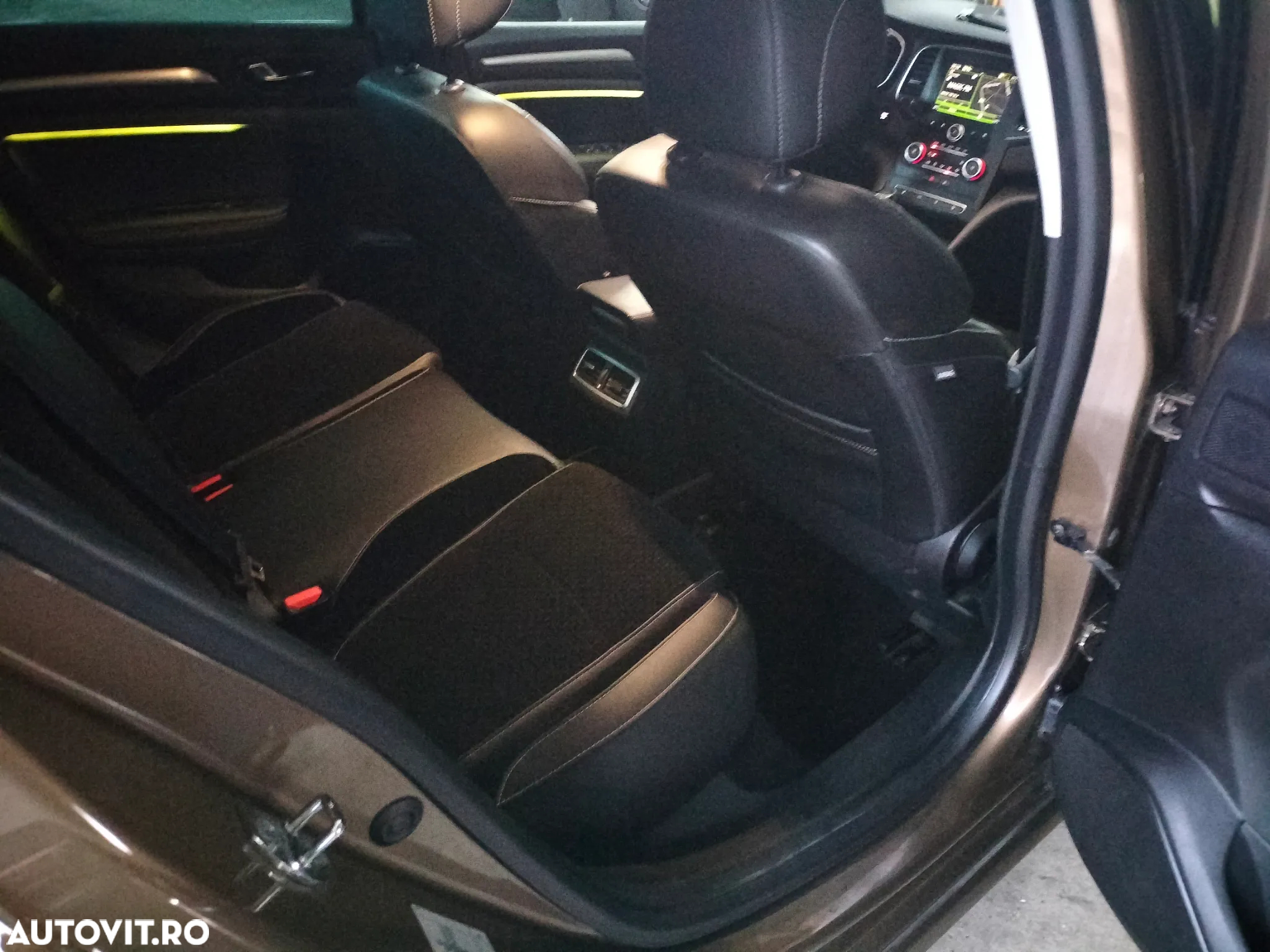 Renault Megane Grandtour ENERGY TCe 130 BUSINESS - 32