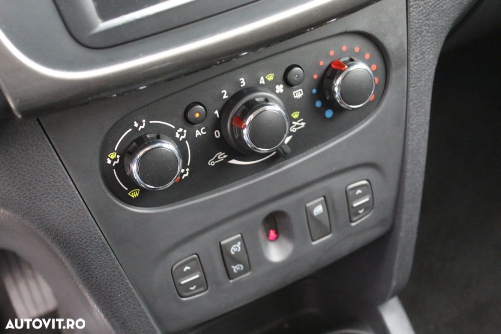 Dacia Logan TCe 90 Laureate - 13