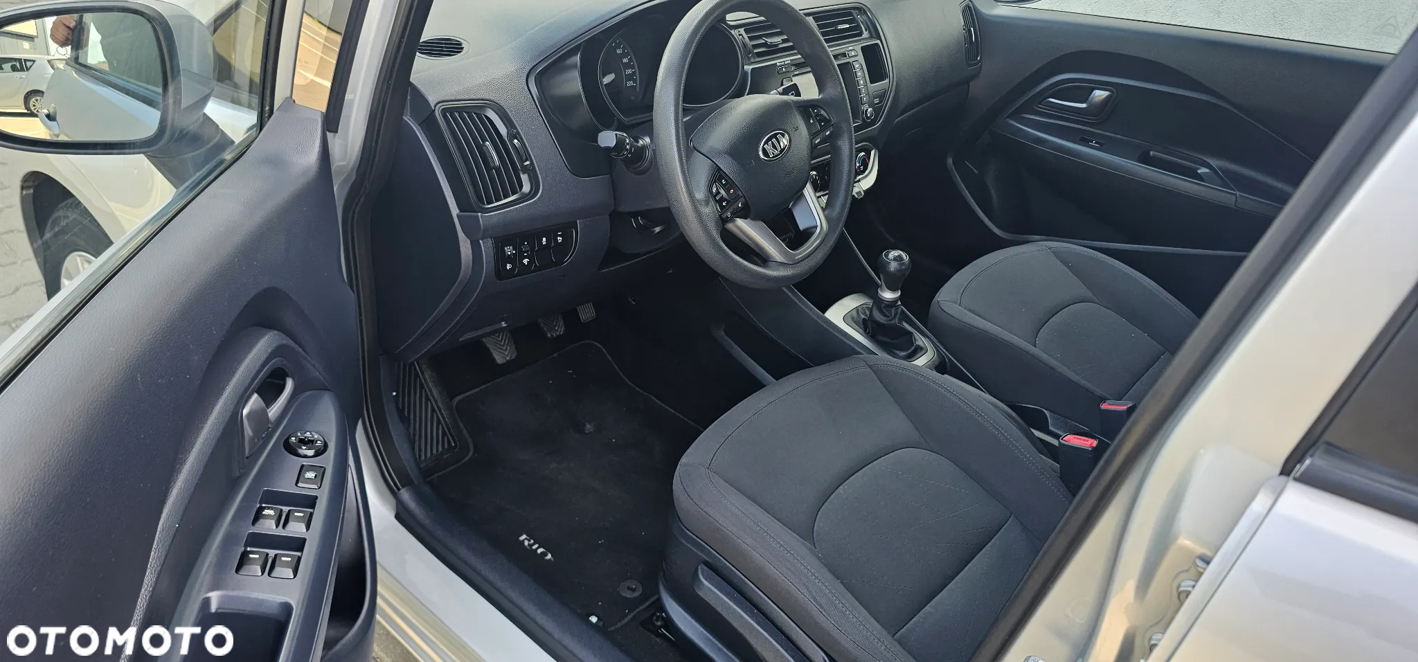Kia Rio - 10