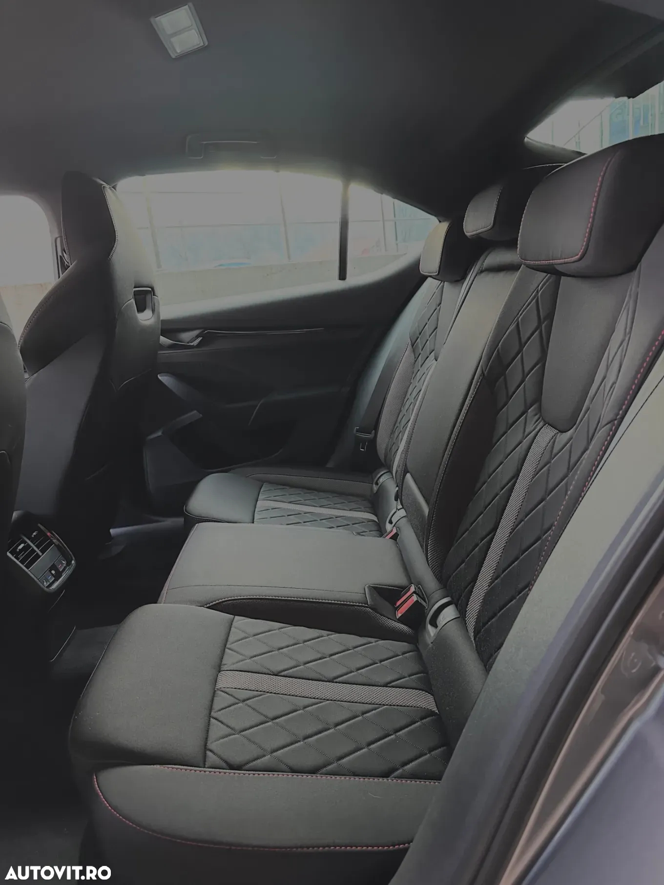Skoda Octavia 2.0 TSI DSG RS - 7