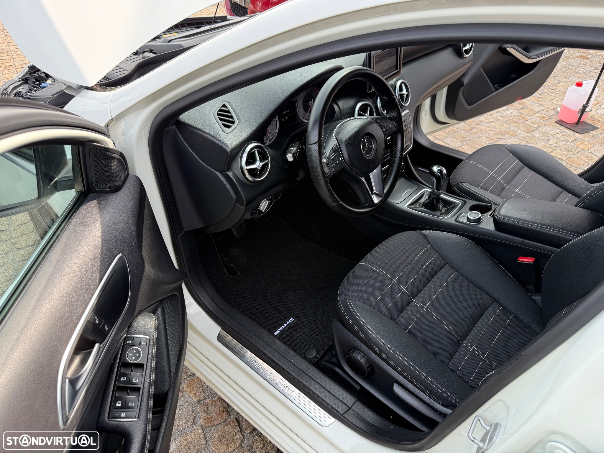 Mercedes-Benz A 180 CDI (BlueEFFICIENCY) Urban - 37