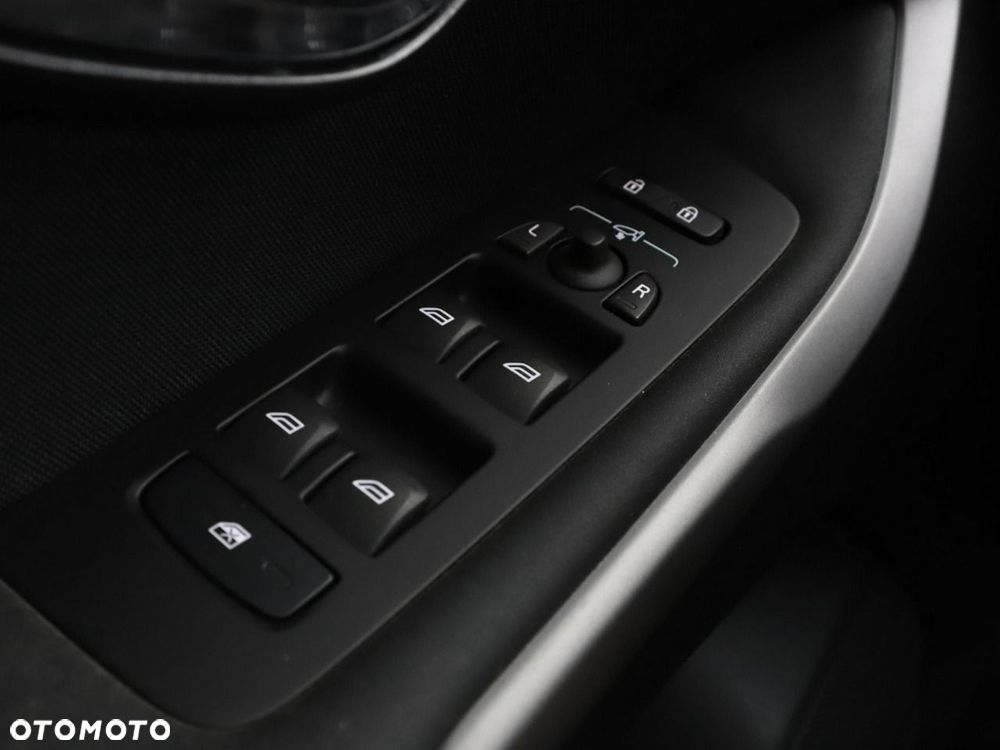 Volvo V40 T2 Momentum - 33