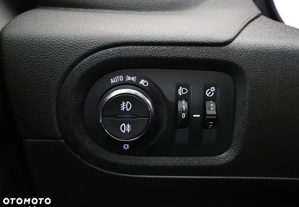 Opel Grandland X 1.2 Start/Stop Business Edition - 29