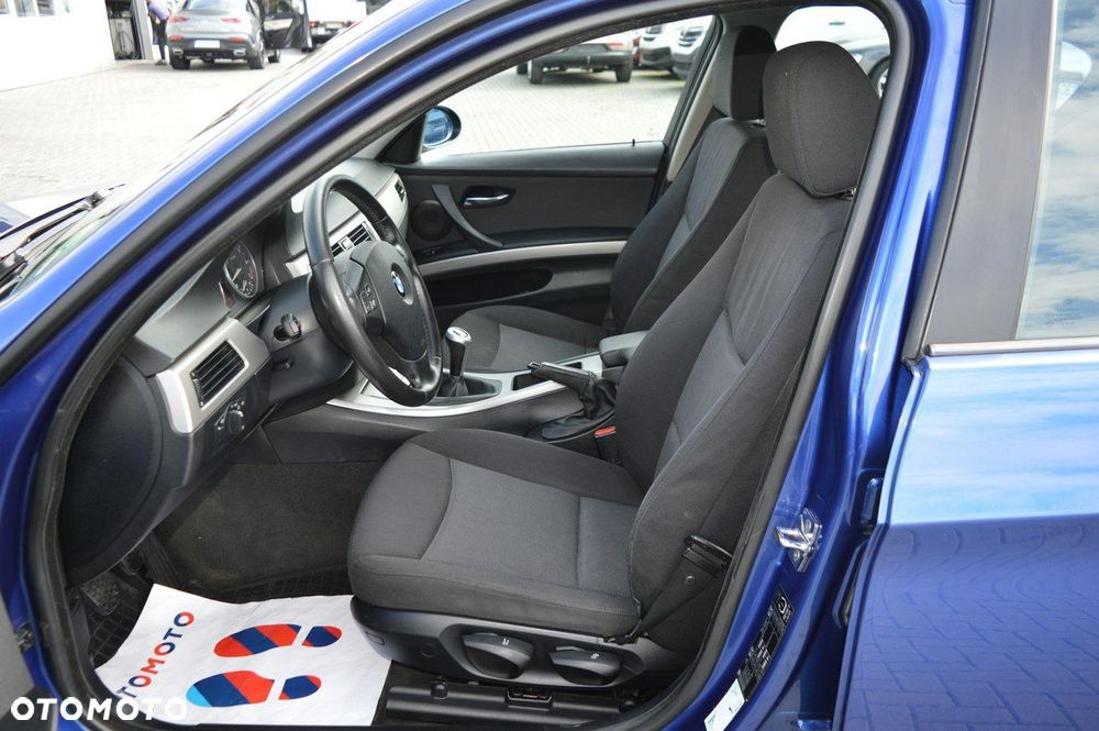BMW Seria 3 318i - 15
