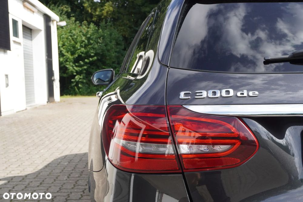 Mercedes-Benz Klasa C 300 de 9G-TRONIC - 12