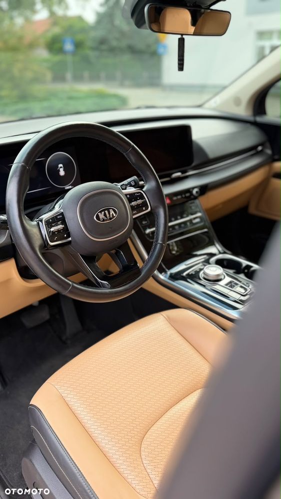 Kia Carnival - 16