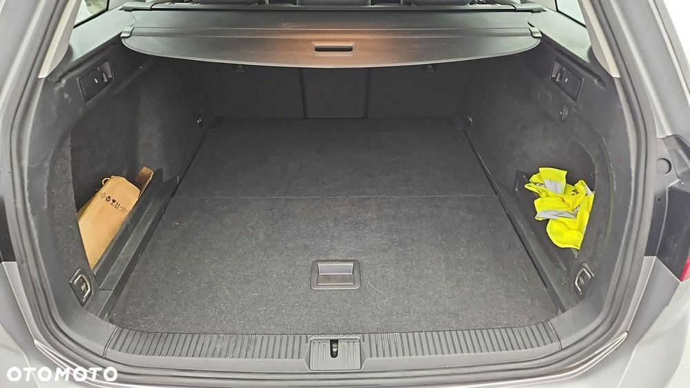 Volkswagen Passat Variant 2.0 TDI Elegance DSG - 22