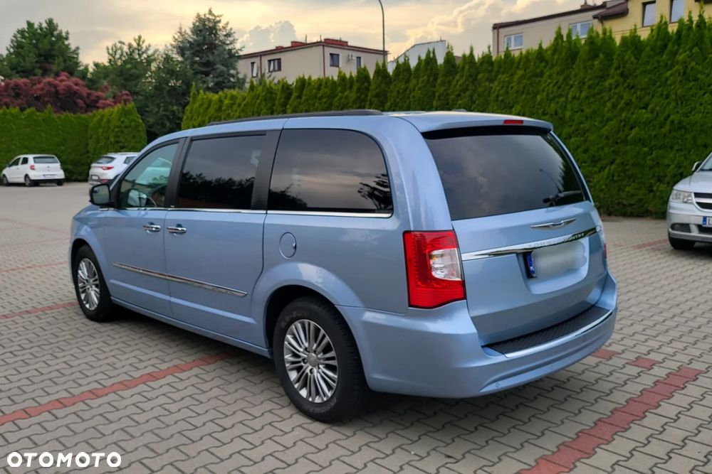 Chrysler Town & Country 3.6 Limited - 4
