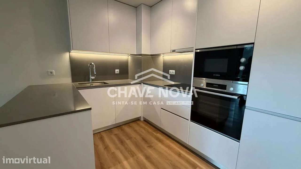 T2 em Construção com Varanda e Garagem | Condomínio Fechado - Grande imagem: 2/15