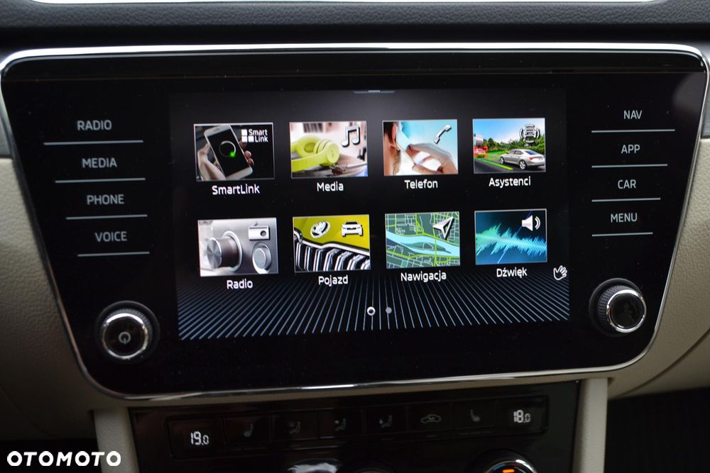 Skoda Superb 2.0 TDI SCR Style DSG - 23