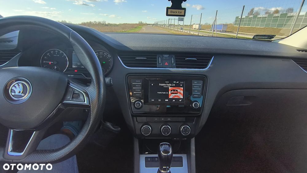 Skoda Octavia ver-2-0-tdi-style-dsg - 5