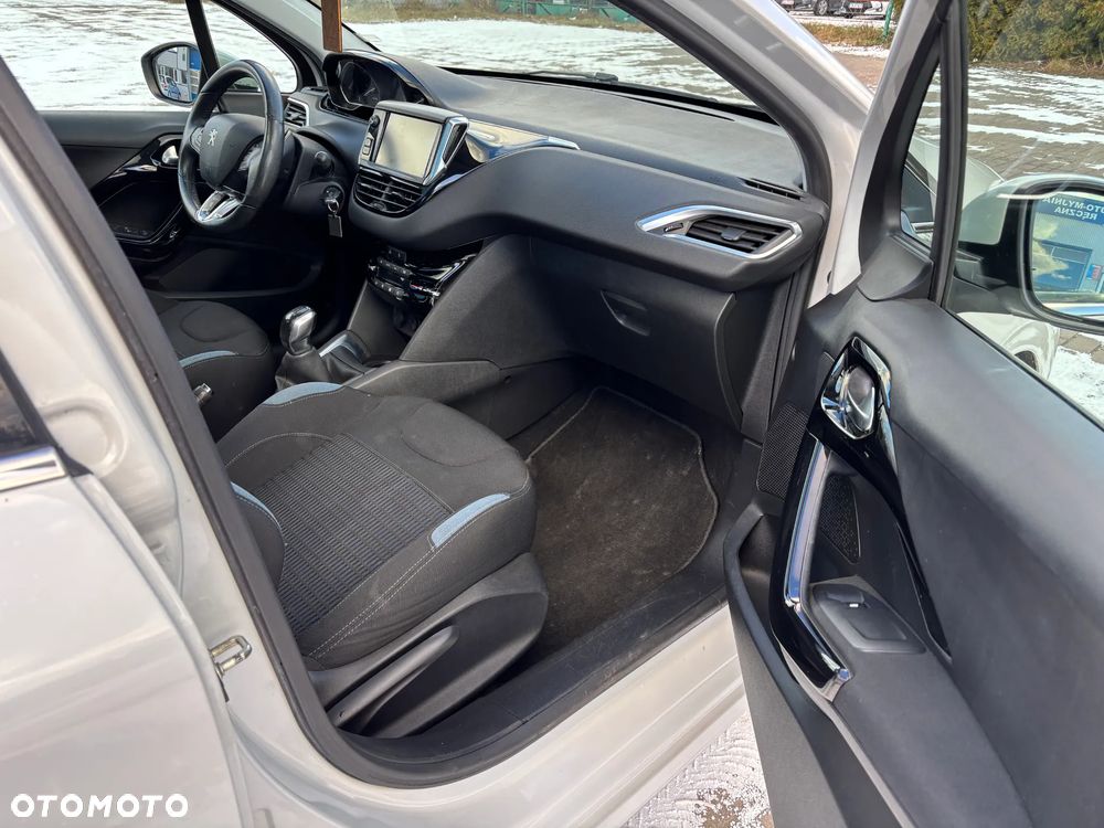 Peugeot 208 1.2 PureTech Allure - 10