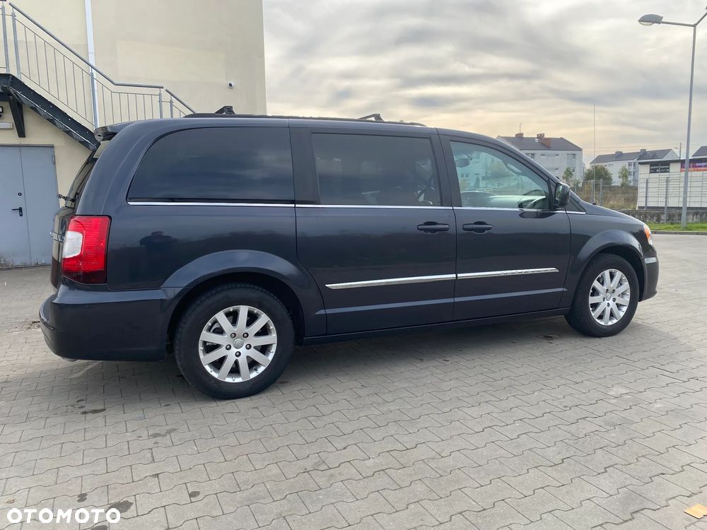 Chrysler Town & Country - 6